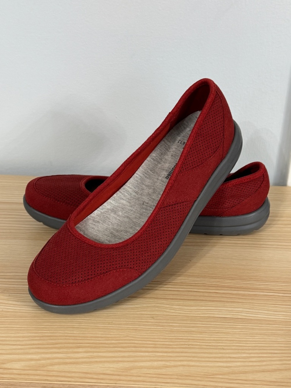 Clarks Jocolin Myla Red Perforated Ballet Flats Slip On Shoes 6 Cloudsteppers